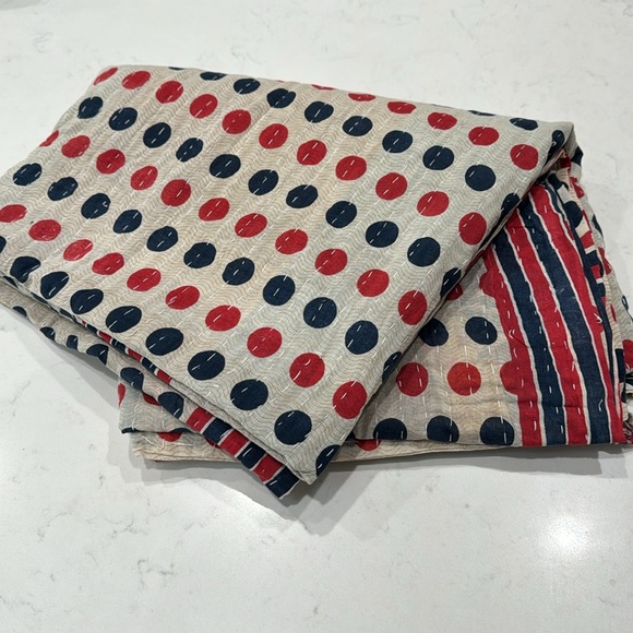 Kantha Quilted Throw. 90”x 51” - Picture 4 of 10